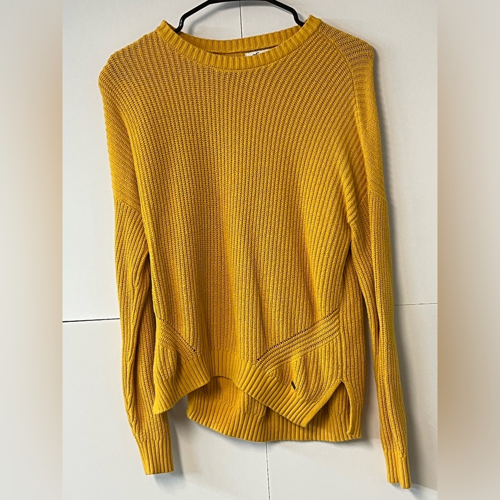 Women’s Gold Hollister Sweater. Size XS.